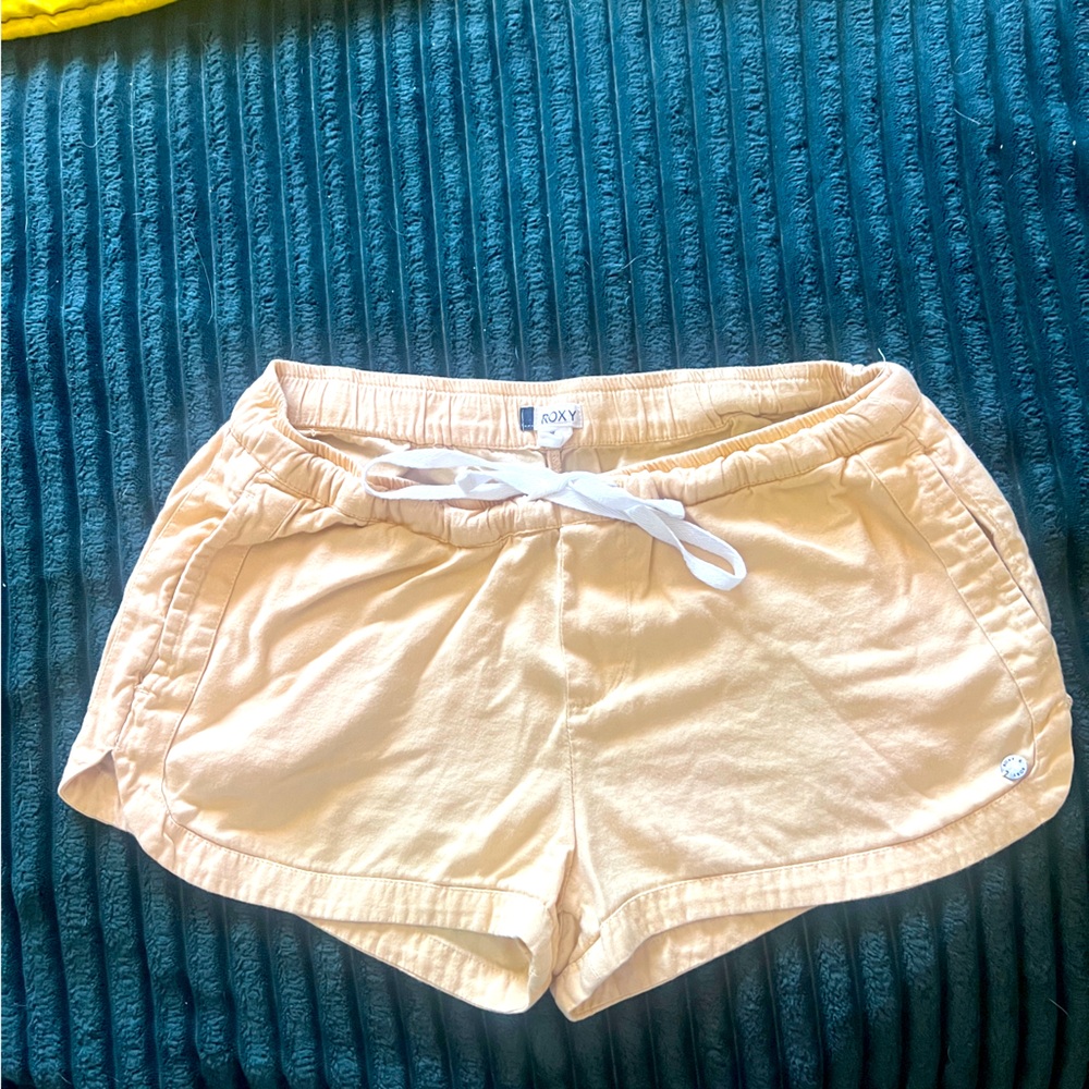 Roxy pale yellow shorts